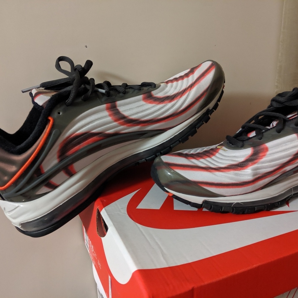 Shoes - Picture 3 of 4